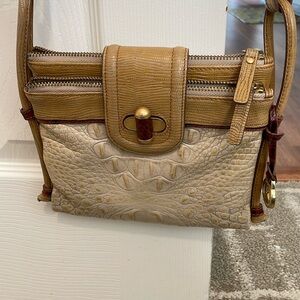 A beautiful Brahmin Crossbody bag!  3 tone leather with great detailing!!!